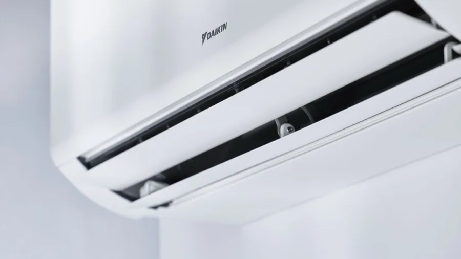Climatiseur réversible Daikin FTXM blanc — installation Amiens CSC Confort