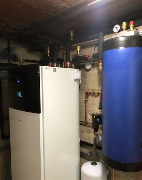 Module intérieur PAC Daikin Altherma 3 EPRA 18 et ballon tampon après installation